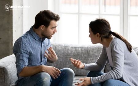 Mơ thấy bạn cũ với mình cãi nhau