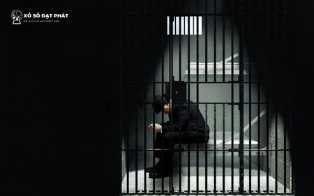 Mơ thấy bản thân bị công an bắt giam